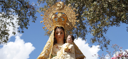 Trillo le muestra respeto, emoción y cariño a la Virgen del Campo