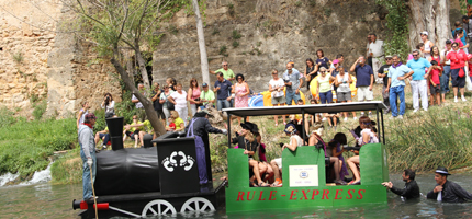 El Rule-Rule Express, con locomotora y vagón flotantes, mejor 'estaribel' 2014