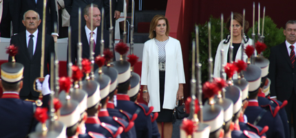 María Dolores Cospedal asiste al desfile de las Fuerzas Armadas. (Foto: Gobierno regional)