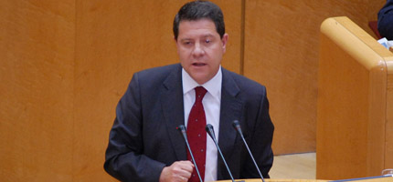 Page en el Senado, criticando la reforma del Estatuto.