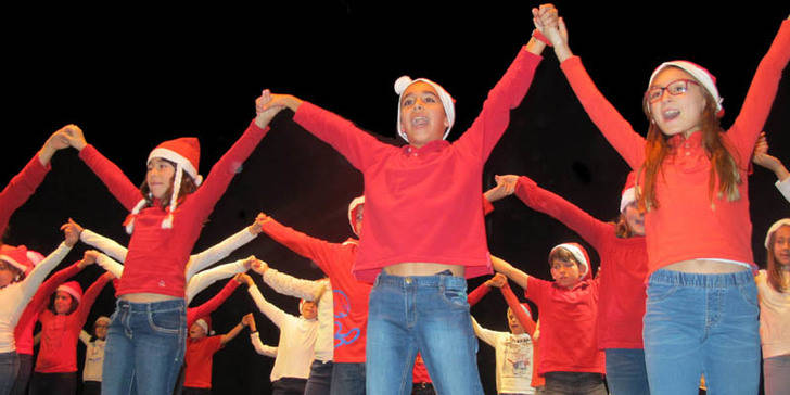 Los escolares de Cabanillas ponen música a la Navidad con una gran variedad de villancicos tradicionales