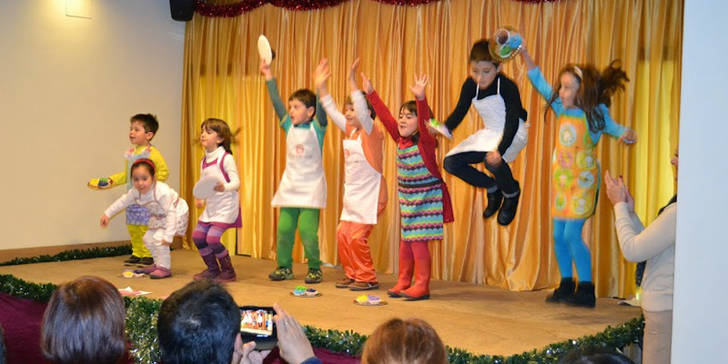 Los niños de Quer le dan el pistoletazo de salida a la Navidad