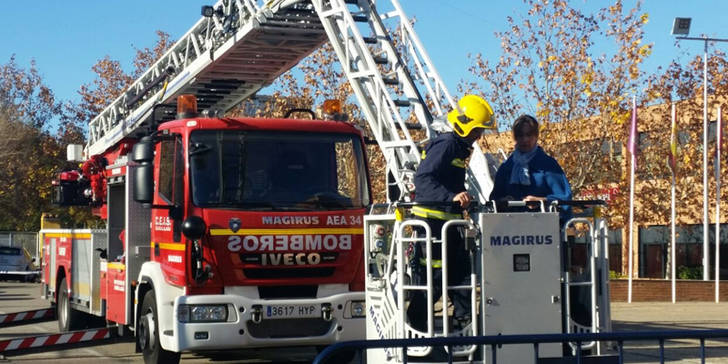 Presentacion vehiculo autoescala bomberos.