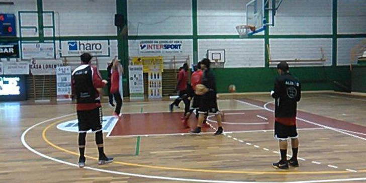 La zona se le atraganta al Alza Basket Azuqueca y cae ante el Villarrobledo