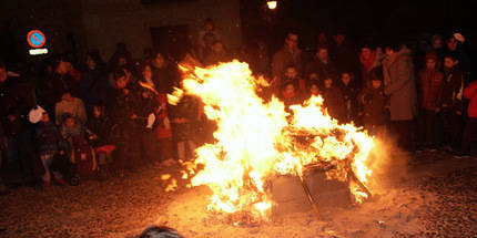 Sigüenza despide al carnaval con la quema de la sardina