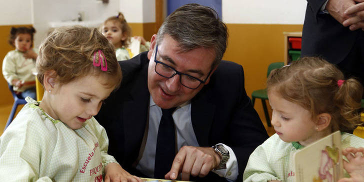 Marín subraya que los tres millones de euros invertidos por el Gobierno de Cospedal en escuelas infantiles permiten conciliar la vida laboral y familiar