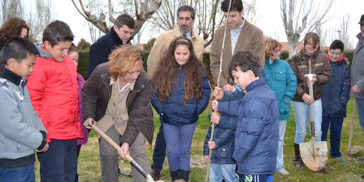 Soriano reafirma en Torrejón el compromiso del Gobierno de Cospedal con los bosques