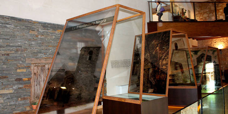 Cientos de turistas visitan la Posada del Cordón en Atienza y el Castillo de Torija durante la Semana Santa