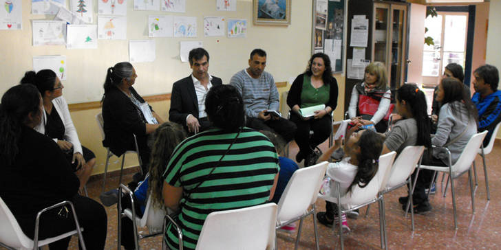 Román se reúne con miembros del colectivo de gitanos de la ciudad