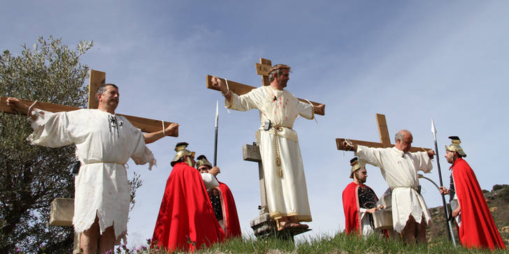 Brillante y emotiva representación de la Pasión de Cristo en una calurosa mañana de Viernes Santo