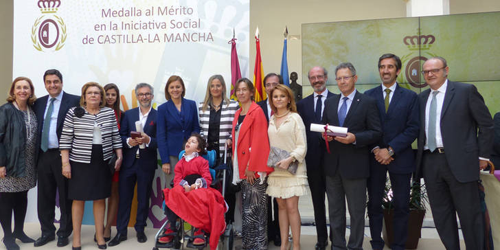 Ana Guarinos felicita a Pedro Solís y Javier Senent por la Medalla al Mérito en la Iniciativa Social de la región