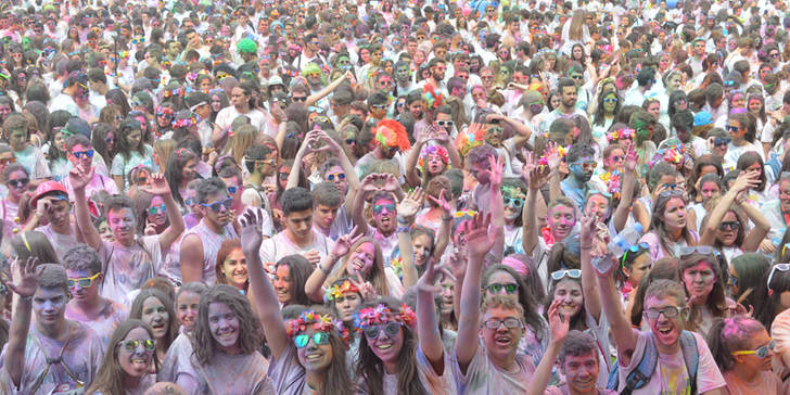 Más de 4.000 corredores disfrutan de la Holi Run en Guadalajara