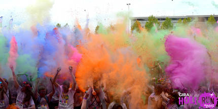 Más de 4.000 corredores disfrutan de la Holi Run en Guadalajara