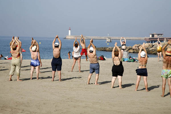 Un total de 160 personas disfrutarán este año del programa sociosanitario Salud y Playa