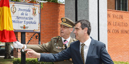 Antonio Román recibe el título de “Ingeniero de honor y piloto de aerostatos honorífico