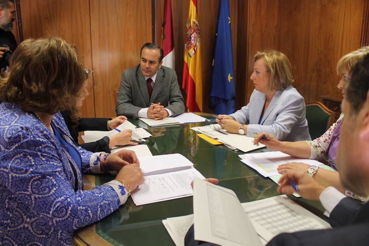 Gregorio preside la reunión de las unidades de coordinación contra la violencia de género dependientes de la Delegación del Gobierno en Castilla-La Mancha