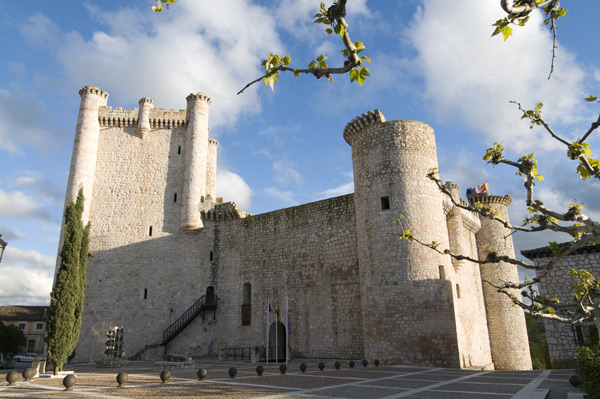 La III ruta motera ‘Camino del Cid’ mantiene como referencia el Centro de Interpretación Turística del castillo de Torija 