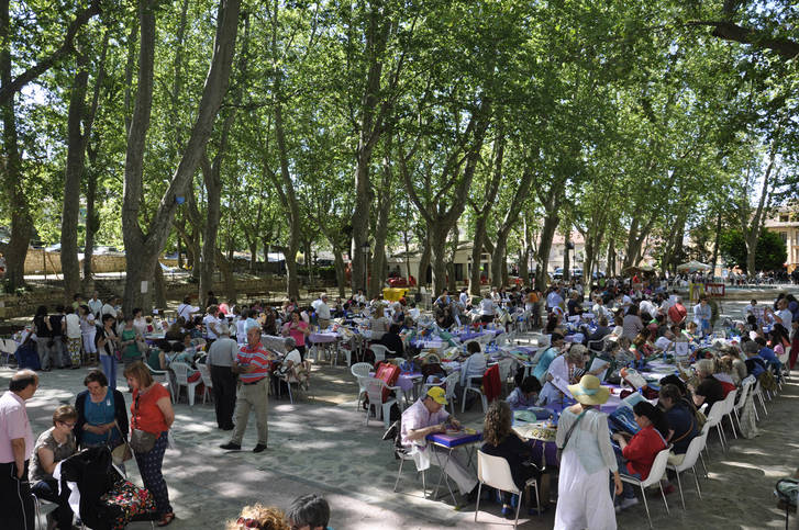 Unas 240 mujeres acuden al XIV Encuentro de Encajeras “Villa de Brihuega” 