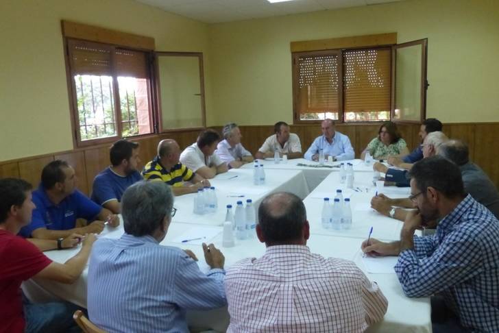 El presidente de la Diputación se interesa por las posibilidades del cultivo del espliego como fuente de desarrollo rural 