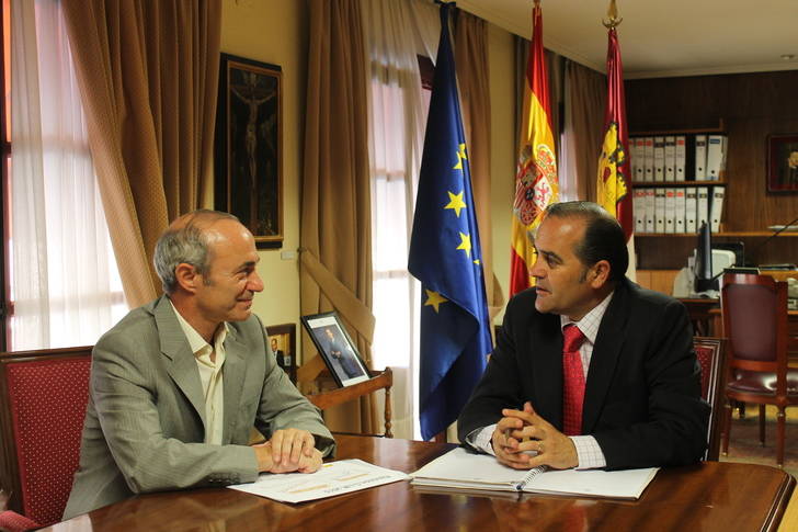 Gregorio se reúne con el delegado territorial del ICEX en Castilla-La Mancha, Pedro Antonio Morejón
