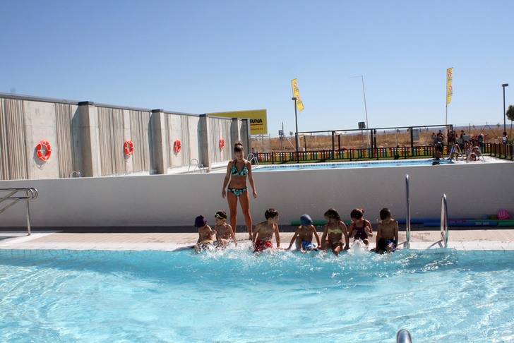 Abierta la inscripción a los cursos de Natación en la Piscina Municipal de Quer