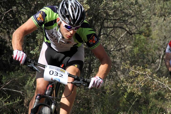 El trillano Rafa Revuelta y el pastranero Alex Gómez se juegan la victoria del Circuito MTB en la IV Carrera Puerta del Alto Tajo