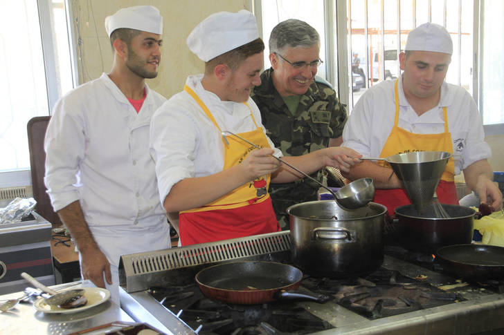 ESAH 'entrena' militares para cocinar en el Líbano