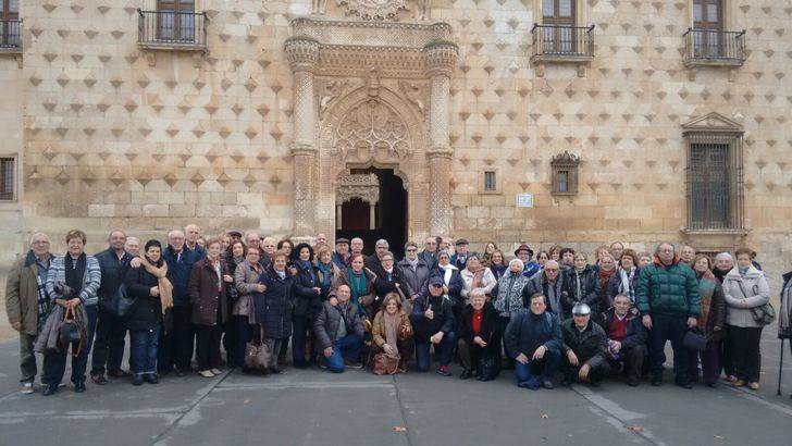 Asociaciones culturales de Zaragoza visitan Guadalajara para conocer el patrimonio histórico artístico