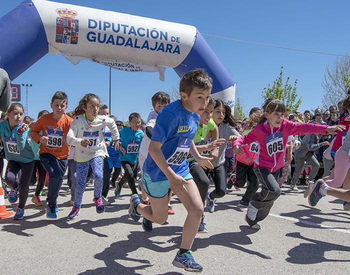 La XVI Fiesta del Atletismo de Marchamalo duplica su participación gracias a un día soleado