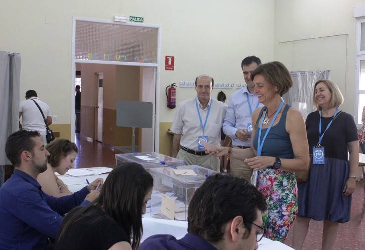 Silvia Valmaña : "Invito a todos los guadalajareños a que acudan hoy a las urnas para que expresen su opinión de lo que quieren que sea España”