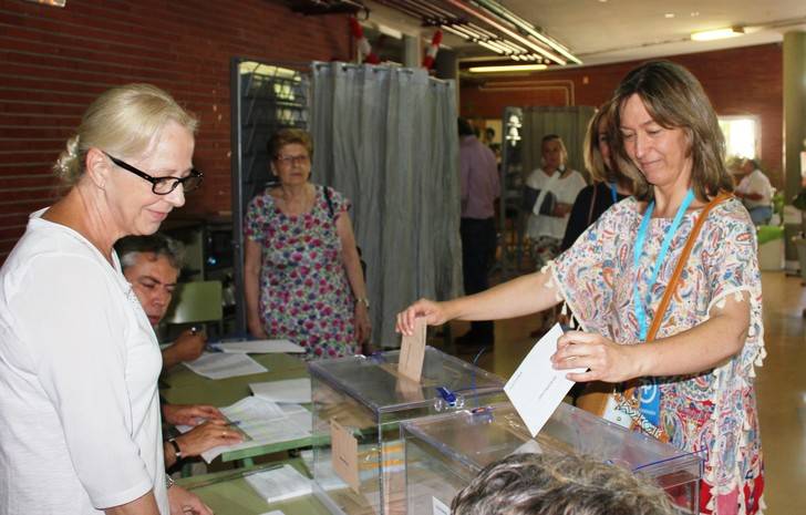 Silvia Valmaña : "Invito a todos los guadalajareños a que acudan hoy a las urnas para que expresen su opinión de lo que quieren que sea España”