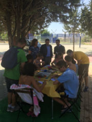 Los participantes del campamento urbano municipal aprenden las claves de reciclar bien