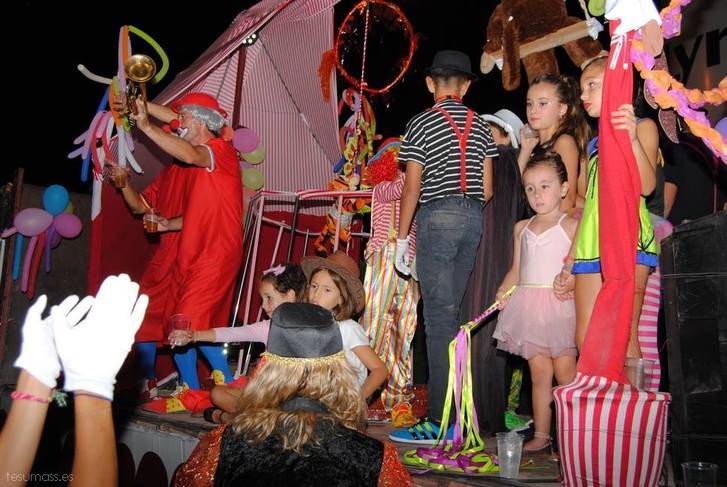 Los Robins se hicieron con el primer premio en el Desfile de Carrozas de Alovera