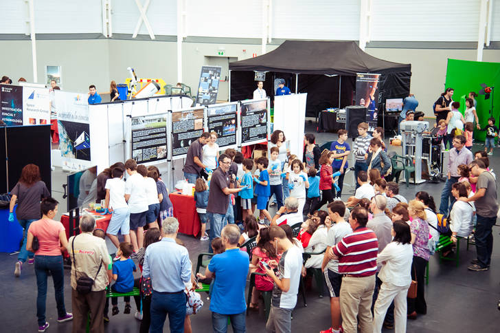 Una veintena de entidades, firmas y colaboradores participan en la tercera edición de Expoastronómica