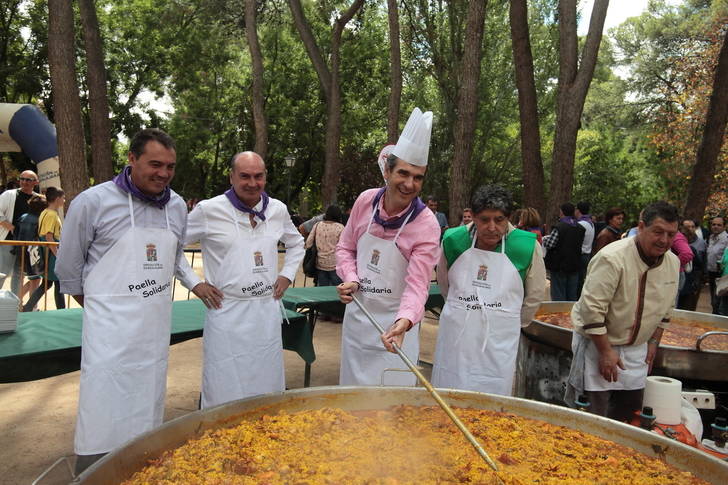 La Paella Solidaria a beneficio de la Asociación Contra el Cáncer congrega a 4.000 personas