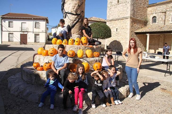 Fuentenovilla se une en torno a sus tradiciones de Todos Los Santos