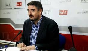 El PP dice que Page "arruinará" a Yebes con el coste "multimillonario" del colegio y el PSOE contesta