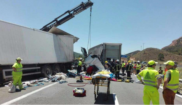 Queda restablecido el tráfico tras el choque de dos camiones en la A-2 en Guadalajara