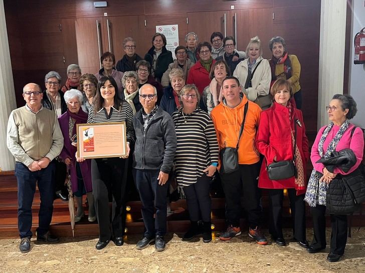 Bubisher recibe 1.140 euros del mercadillo de libros en Azuqueca