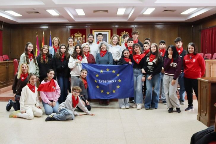 Estudiantes griegos visitan el Ayuntamiento de Azuqueca en un intercambio Erasmus+