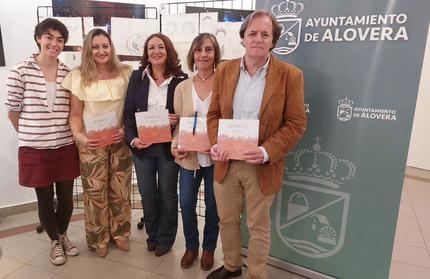 Carmen Martínez San Bernardino presentó su libro SIN RUMBO FIJO en la Biblioteca de Alovera