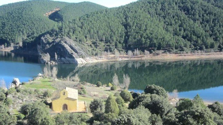 El embalse de Beleña, que abastece al Corredor del Henares, en situación de prealerta