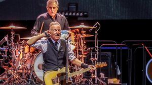 Madrid se rinde al &#34;Boss&#34; Springsteen en su primer concierto de los tres en el Metropolitano