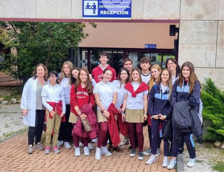 Un grupo de estudiantes de Bachillerato de Agustinos Recoletos de Guadalajara visita la Unidad de Daño Cerebral del Instituto de Enfermedades Neurológicas de CLM