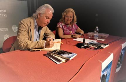 Pío Caro-Baroja, sobrino-nieto del célebre escritor Pío Baroja, presentó en primicia su libro El Cuaderno de la Ausencia en la Biblioteca de Alovera