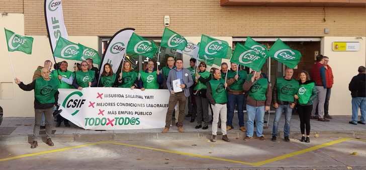 CSIF se moviliza en defensa de los empleados públicos para exigir mejoras y el fin de los recortes en Castilla La Mancha