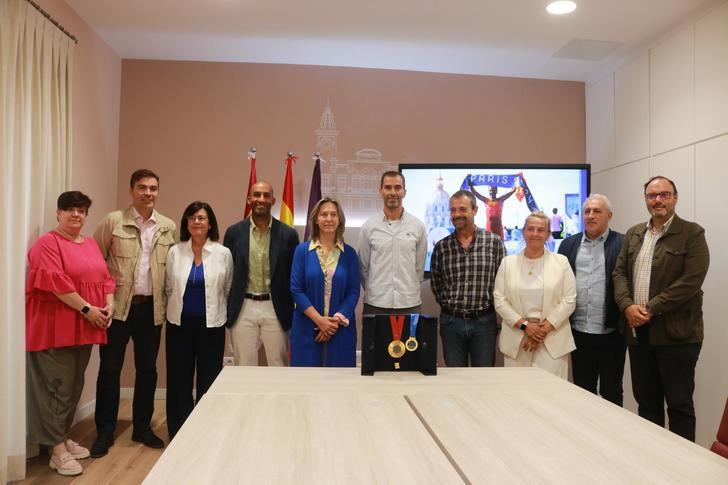 Recepción institucional del Ayuntamiento de Guadalajara al triatleta Dani Molina, oro paralímpico y por séptima vez campeón de Europa