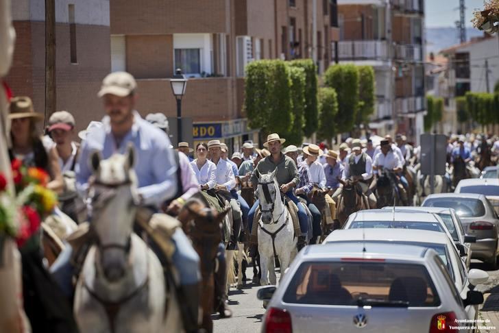 Más de 200 caballistas participan en la Romería Virgen de la Granja de Yunquera de Henares