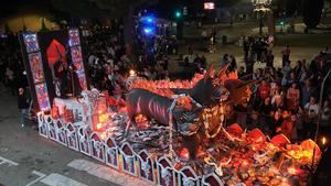 AZUQUECA YA ESTA DE FIESTA : La carroza de Chupichusky&#180;s, &#34;Bienvenido al infierno&#34;, primer premio del Desfile de Carrozas