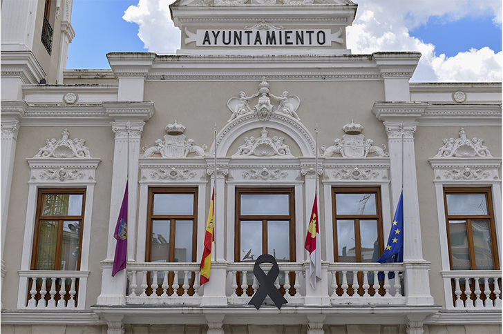 Un gran lazo negro expresará en el Ayuntamiento de Guadalajara el “el dolor y recuerdo” a las víctimas por parte de la ciudad
